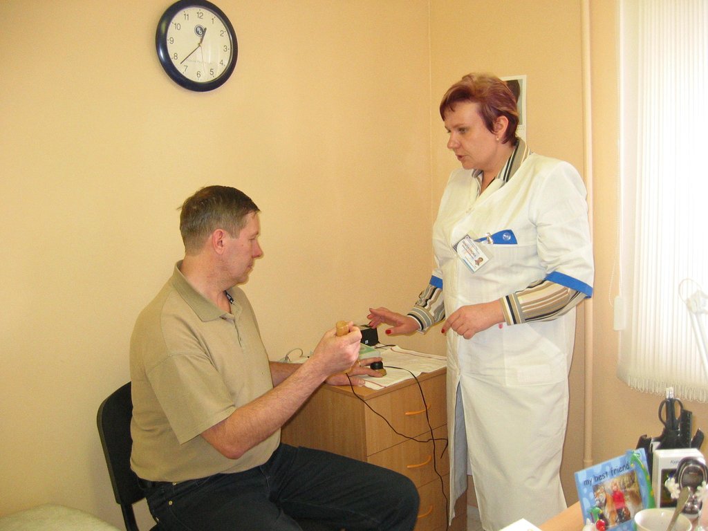 Медицинское обследование бесплатно проводят только в государственных больницах. Фото: Алексей Кунилов