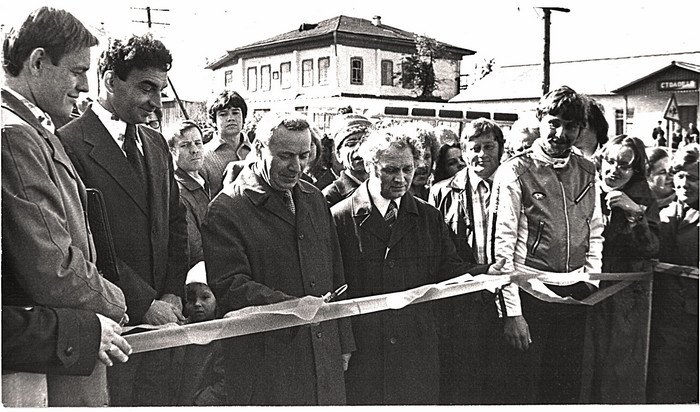 Открытие музея в сентябре 1978 года. Иван Самойлов – четвёртый слева в первом ряду. Неизвестный фотограф.