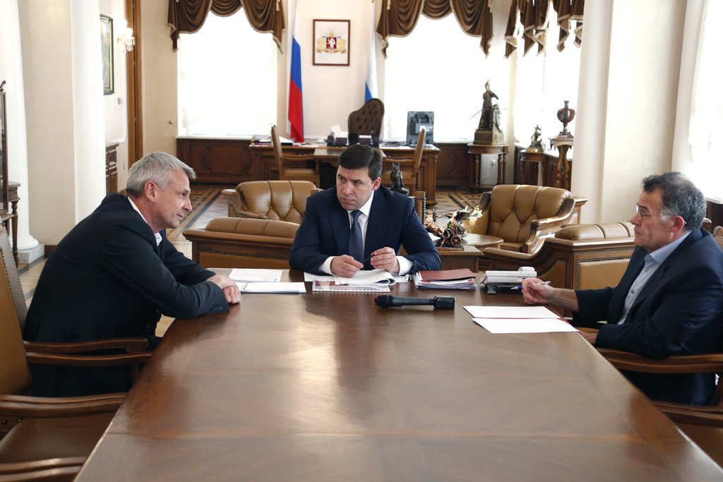 Третьим участником встречи стал новый глава администрации губернатора Свердловской области Владимир Тунгусов (справа). Фото: департамент информполитики губернатора