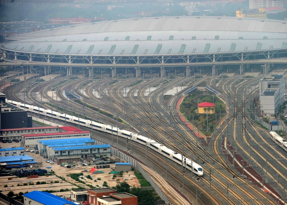 В создание высокоскоростных железнодорожных магистралей власти КНР вложили около 300 миллиардов долларов. Сегодня китайская сеть ВСМ протяжённее, чем в Евросоюзе и Японии, вместе взятых. Фото: ic.pics.livejournal.com