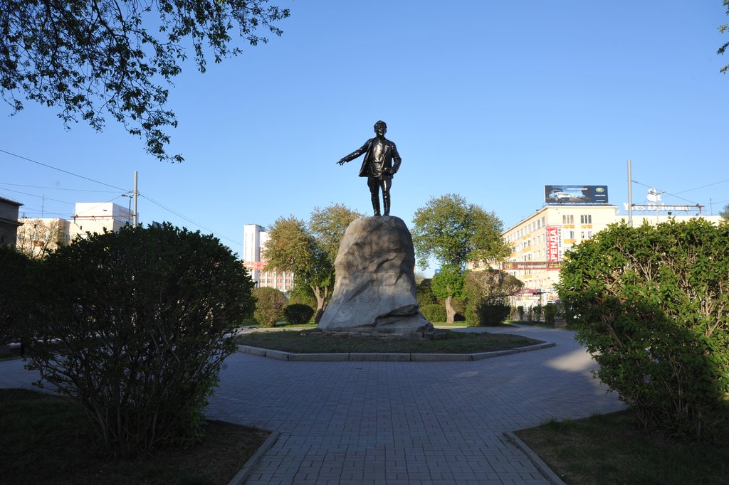 Памятник Якову Свердлову на проспекте Ленина в Екатеринбурге. Фото: Алексей Кунилов.