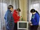 Перестроить старые телевизоры на цифровое телевидение в Свердловской области помогают более 1 200 волонтёров Фото: Алексей Кунилов