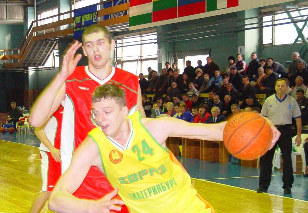 Лучший в истории мужского свердловского баскетбола результат принадлежит команде «ЕВРАЗ».  Фото Владимира Васильева.