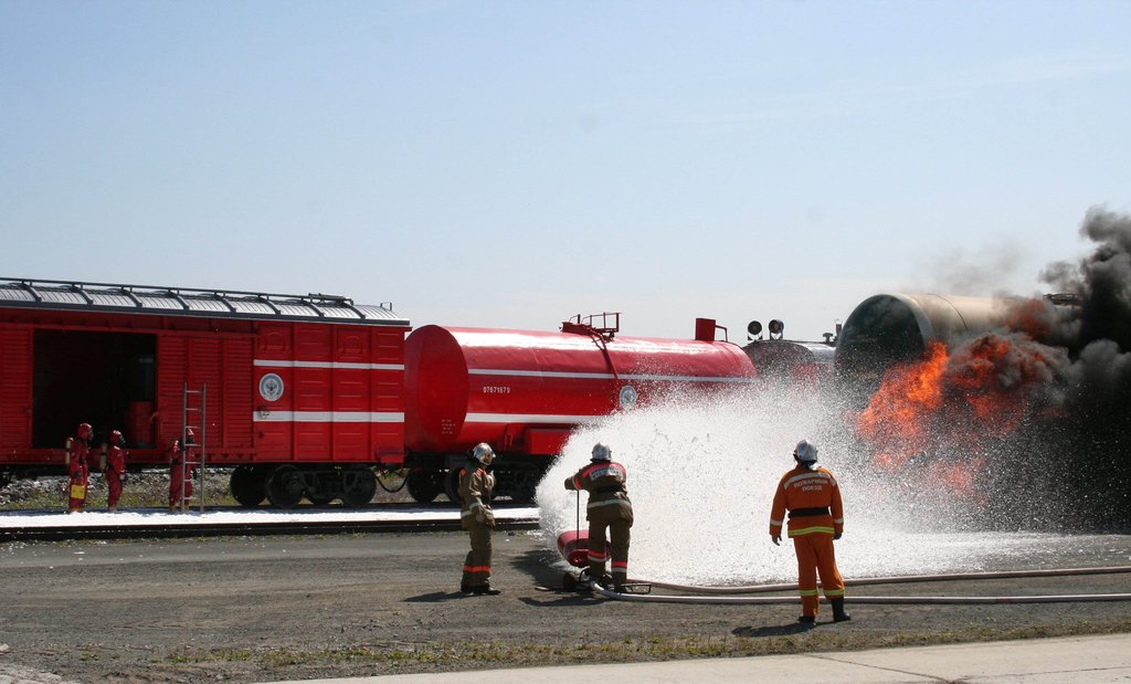 Пожарный поезд на учениях. Фото: Павел Кузьмичёв