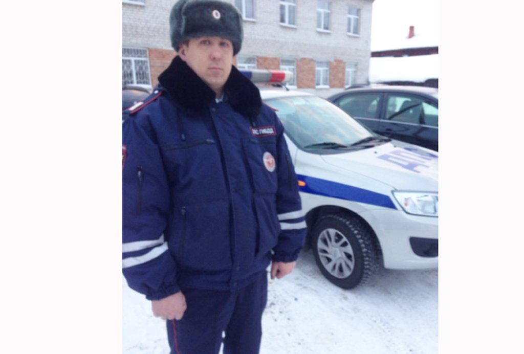 Инспектор ДПС из Тавды спас на пожаре пятерых человек. Фото: Пресс-служба ГУ МВД РФ по Свердловской области