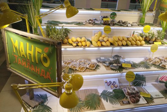В Екатеринбурге появляются  целые киоски  с экзотическими плодами, где можно купить на пробу один фрукт. Фото: Ольга кошкина