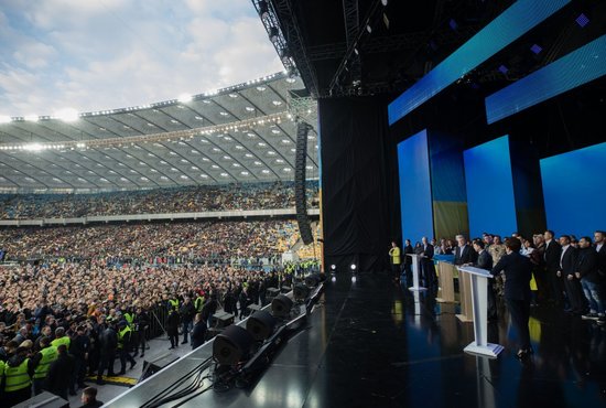 19 апреля Пётр Порошенко и Владимир Зеленский встретились на предвыборных дебатах на стадионе «Олимпийский». Фото: president.gov.ua