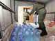 С воскресенья 60 волонтёров, большинство из которых — военнослужащие Еланского гарнизона, развозят и разносят воду по адресам. Норма — 40 литров на семью за одно посещение. Фото Станислава Савина.