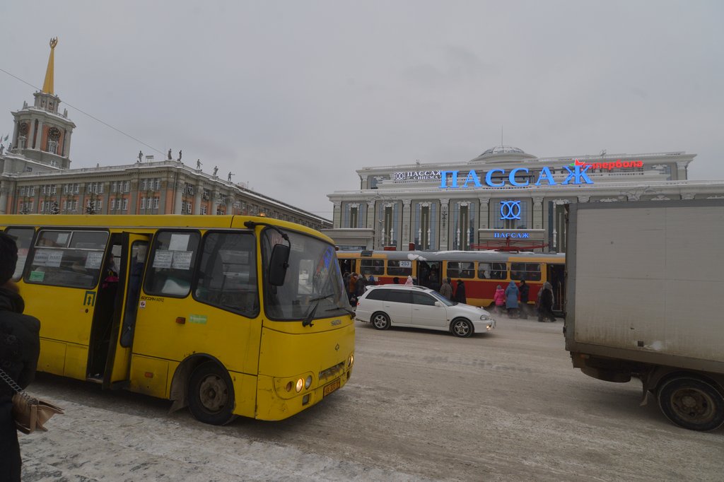 Скоро екатеринбуржцам придётся искать альтернативу 15 автобусным маршрутам. Фото: Александр Зайцев