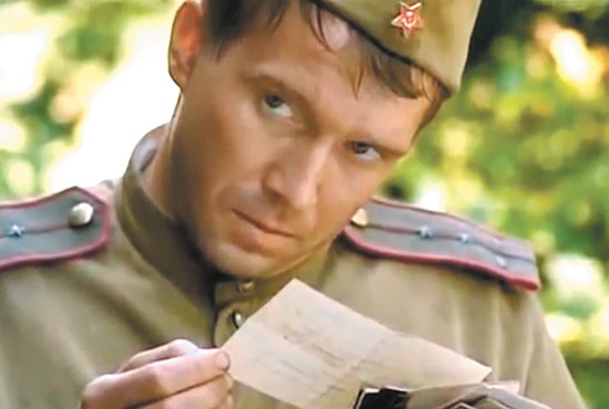 Кадр задержания диверсантов из фильма «В августе 44-го». В роли капитана Алёхина — Евгений Миронов. Это вторая попытка экранизировать роман. Первая, предпринятая Витаутасом Жалакявичусом в 1975 году, провалилась.