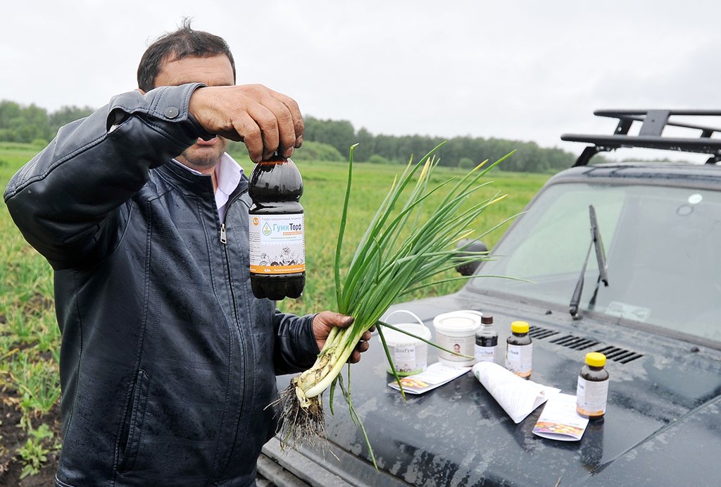 Сегодня биопрепараты охотно применяют и в крупных хозяйствах. Фото: Павел Ворожцов