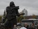 Памятник установлен рядом с ККТ «Космос». Здесь, приезжая на гастроли в родной город, Владимир Мулявин любил выступать больше всего. Фото: Александр Зайцев.