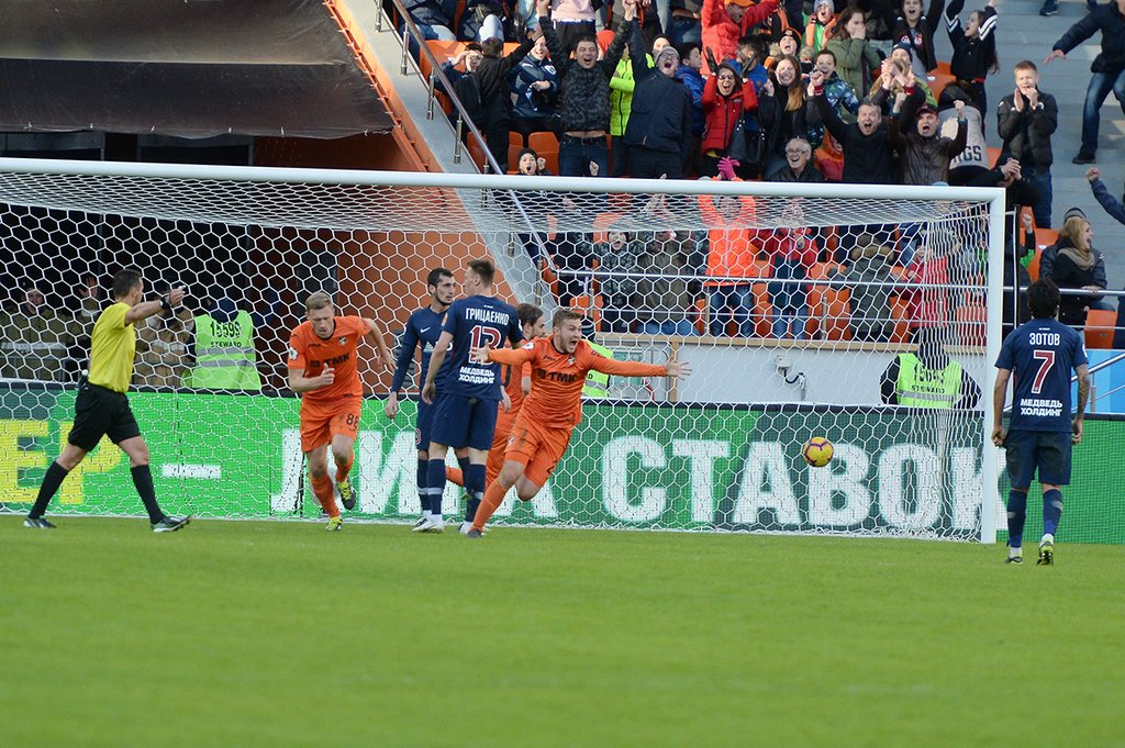 Андрей Панюков забивает решающий гол в ворота "Енисея"