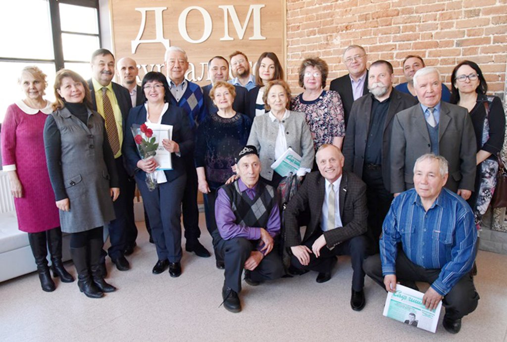 Участники круглого стола, организованного в честь 15-летия газеты «Саф Чишмэ». Фото: Борис Ярков