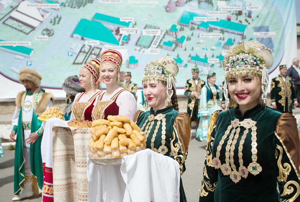Сабантуй давно уже отмечается всеми народами России, хотя корнями уходит в обычаи тюркских племён, и потому он особенно дорог татарам и башкирам. Фото: Владимира Мартьянова