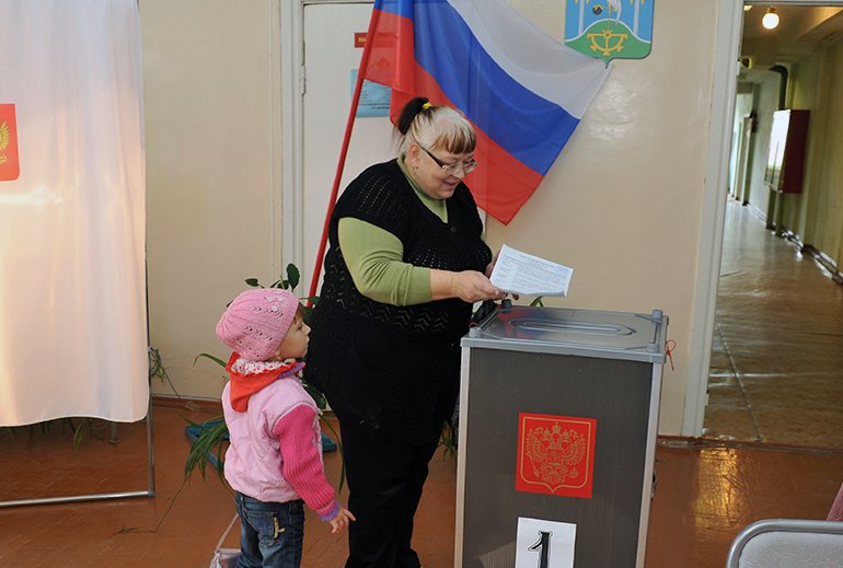 В единый день голосования, 18 сентября, избиратели получали до шести бюллетеней в одни руки. Фото: Алексей Кунилов