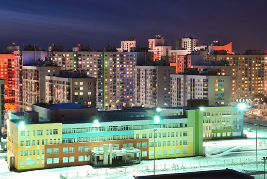 Школа №16 стала ещё одним украшением нового района Екатеринбурга. Неизвестный фотограф.