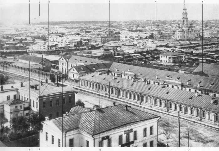  Снимок сделан Вениамином Метенковым в 1880-х. №6 – территория первого Екатеринбургского завода и монетного двора. На фотографиях здесь уже сооружения, принадлежащие механической фабрике. Сейчас это территоория Исторического сквера.