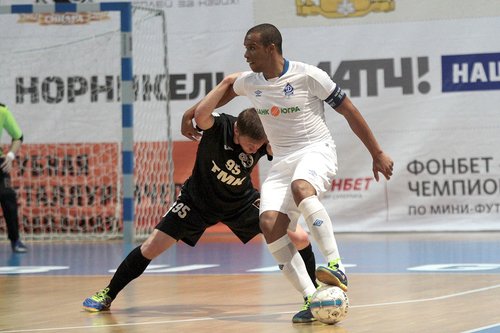 В матчах с «Динамо» игроки «Синары» упирались до самого конца. Фото: пресс-служба «Синары»