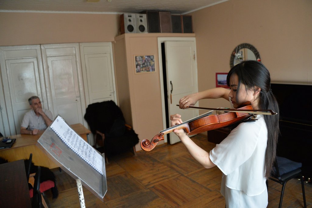 В Уральской государственной консерватории имени Мусоргского сегодня обучаются четыре девушки-скрипачки  из Китая. Фото: Александр Зайцев