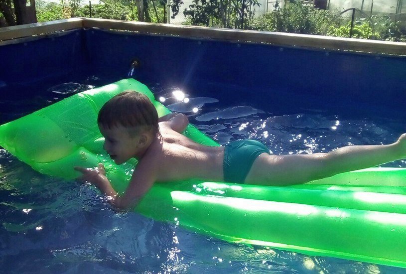 Для взрослого такой бассейн тесноват,  а ребёнку —  в самый раз. Фото: Лидия Мигунова