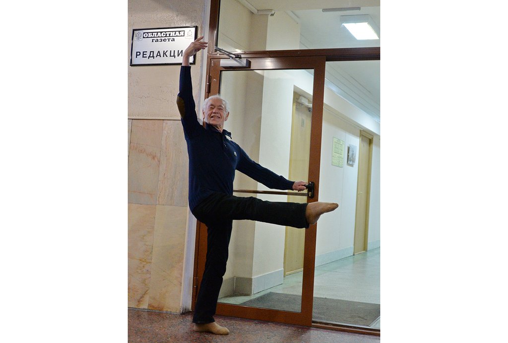 Михаил Павлюченко прямо в холле редакции продемонстрировал свои мастерство и артистизм. Фото: Павел Ворожцов