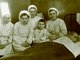  На фото из книги «Век на страже здравоохранения»- врач Л. Алещинкова и фельдшер В. Порозова, 1940-е годы.