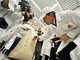 Евгений Куйвашев расписывается на первой упаковке сухого молока, выпущенной в новом цехе в Байкалово. Фото: Владимир Мартьянов