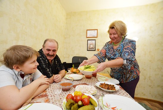 Домочадцы очень любят блюда Натальи Вениаминовны.  Фото: Павел Ворожцов