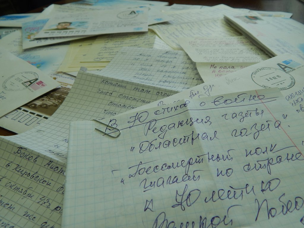 На данный момент в редакционную рубрику «70 стихов о войне» поступило  51 бумажное письмо и 30 электронных. Фото: Яна Белоцерковская