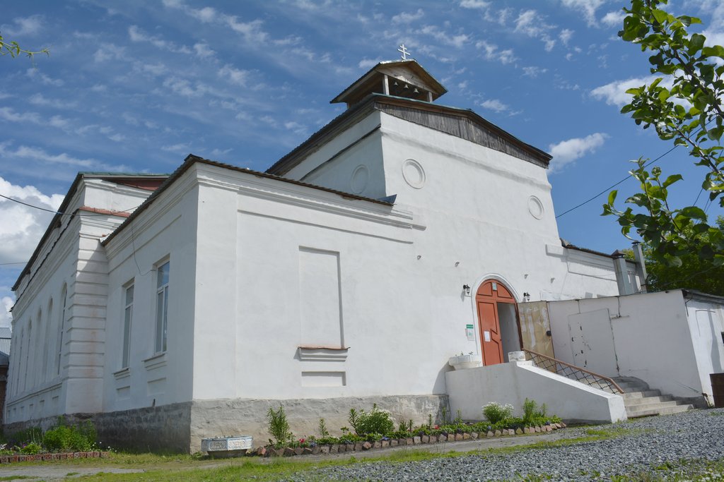 Сегодня храм Во имя Успения Божией Матери располагается  в своём историческом здании, построенном в 1822 году. Фото: «Новое Знамя»
