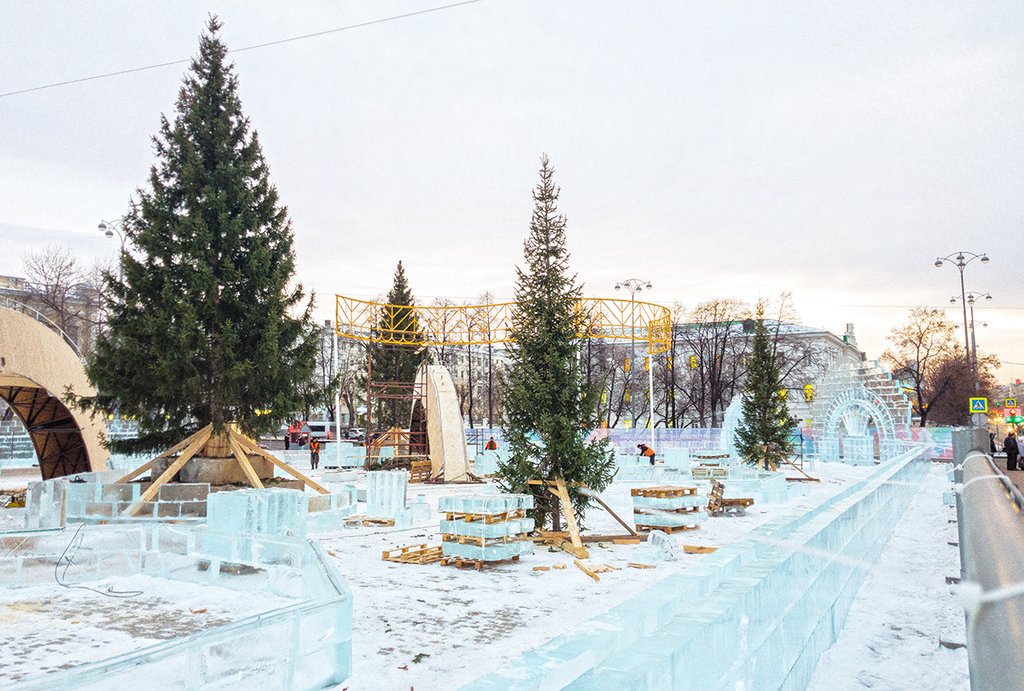 Екатеринбург, площадь 1905 года, главная ёлка и ледовый городок. 13 декабря 2018 г.