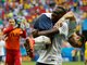 Игроки сборной Франции Блез Матуиди и Матьё Вальбуэна празднуют победу над Нигерией. Фото: Reuters