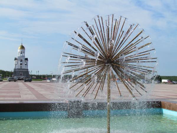 Это единственный в Каменске-Уральском фонтан, который сегодня находится  в рабочем состоянии  — «Одуванчик» на площади Ленинского комсомола. Фото Ольги Перчаткиной