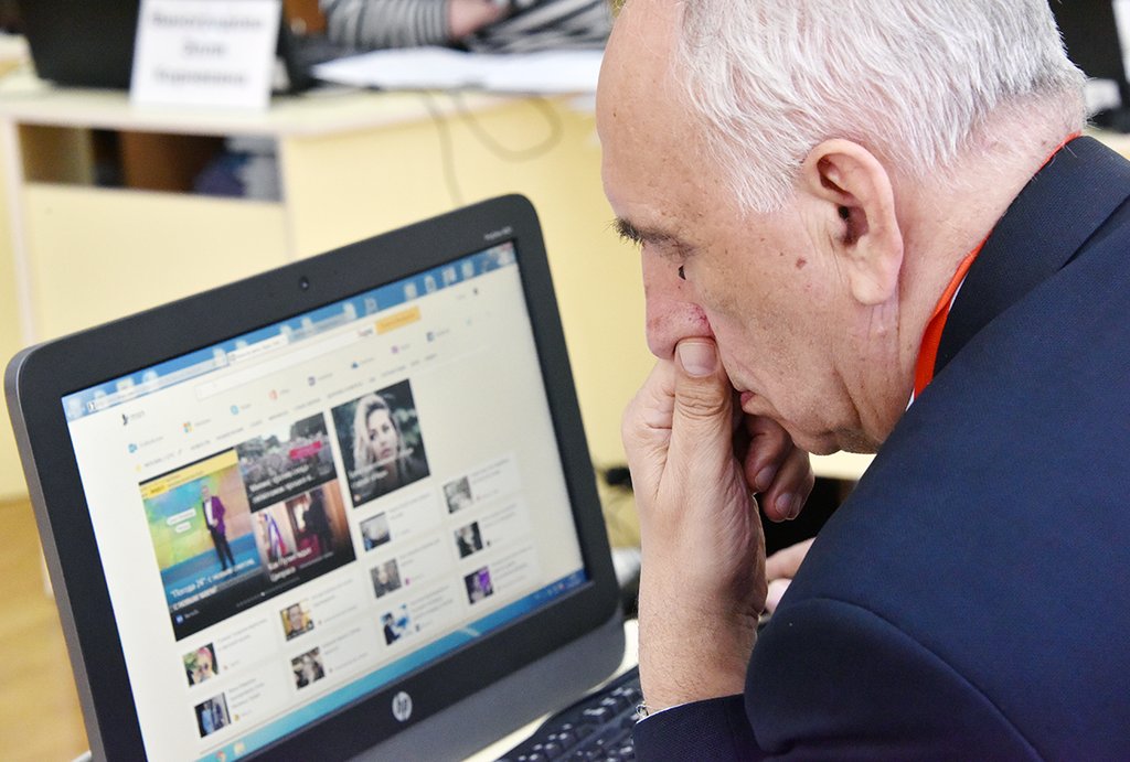 Пенсионеры охотно учатся компьютерной грамоте. Фото: Алексей Кунилов