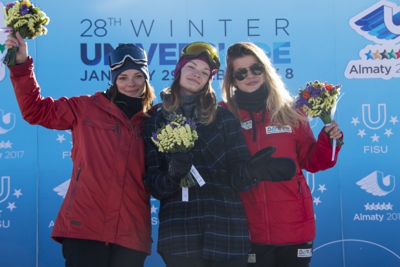 Анастасия Логинова (на фото в центре) стала единственной свердловчанкой, завоевавшей две медали Универсиады-2017. Фото: almaty2017.com