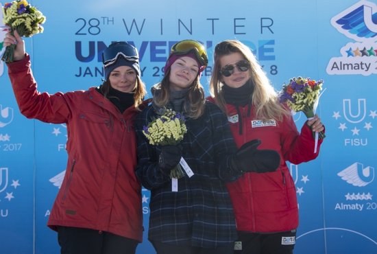 Анастасия Логинова (на фото в центре) стала единственной свердловчанкой, завоевавшей две медали Универсиады-2017. Фото: almaty2017.com