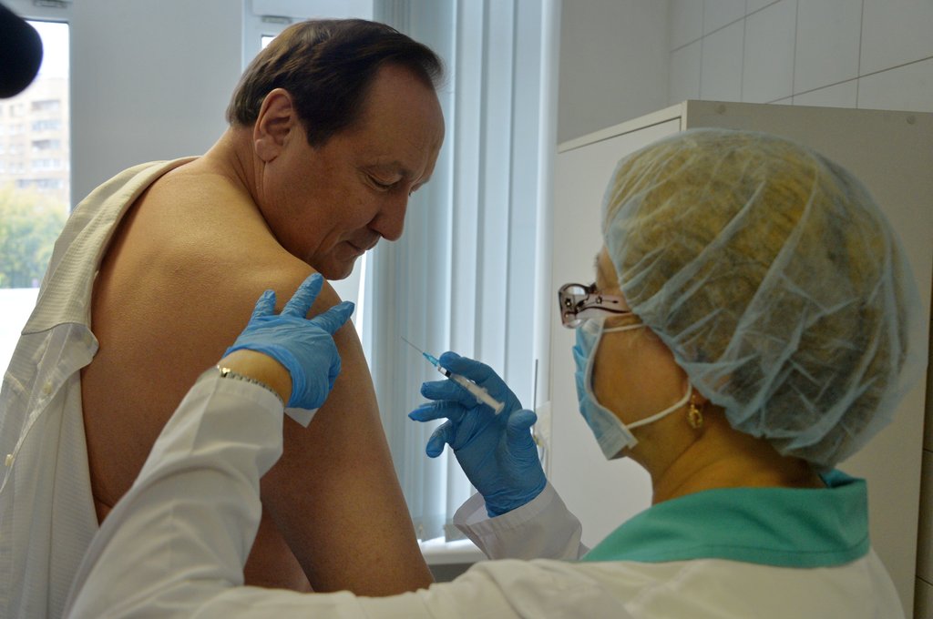 По словам Игоря Трофимова, благодаря вакцинации, последние годы в регионе не регистрируются случаи смертности от гриппа. Фото: Павел Ворожцов