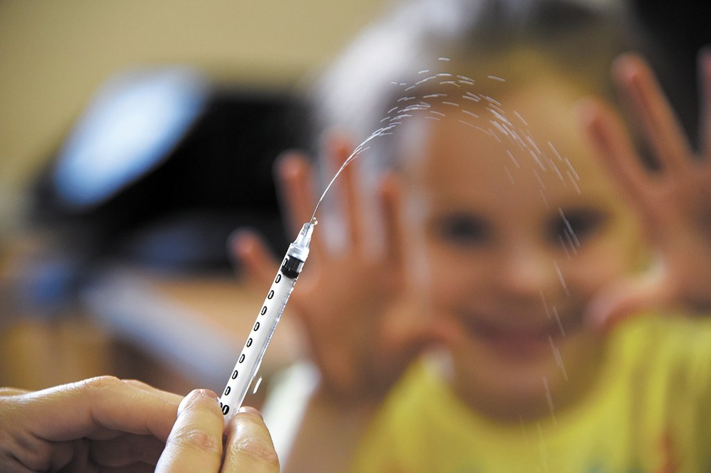 Прививки боятся делать родители, а страдают дети. Фото: Алексей Кунилов
