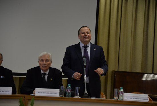 Геннадий Месяц, Валерий Чарушин (стоит). Фото: Александр Зайцев