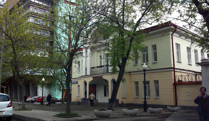 Сегодня здание первой советской сберкассы Екатеринбурга занимает военный комиссариат Свердловской области