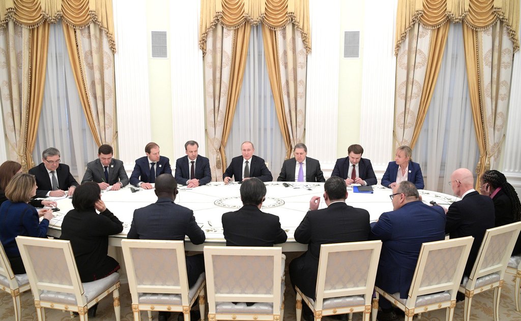 Владимир Путин, Аркадий Дворкович, Евгений Куйвашев на встрече с членами инспекционной комиссии Международного бюро выставок.