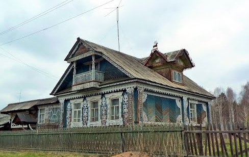 Жилой дом с резьбой в верхнепышминской Ольховке. Неизвестный фотограф