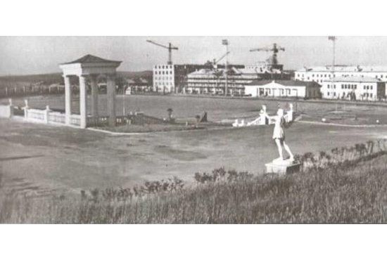 Строящийся Дворец спорта металлургов,  снимок 1956 года. Неизвестный фотограф