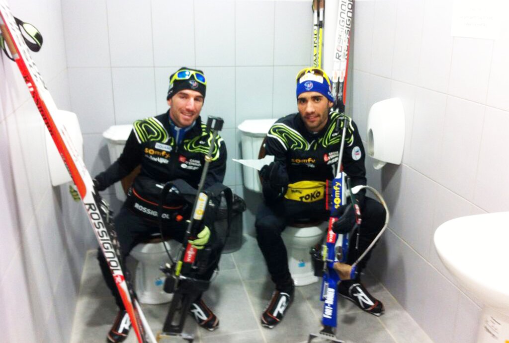 Фотографии "двойного" туалета стали хитом инфоповести перед началом Игр в Сочи. Фото: Твиттер биатлониста Мартана Фуркада