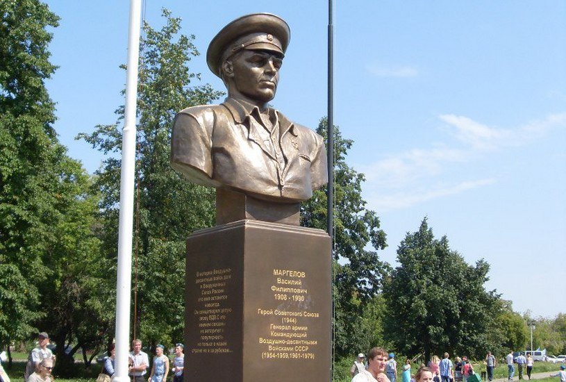 Каменский памятник генералу Маргелову  стал первым на Урале. Фото: vk.com