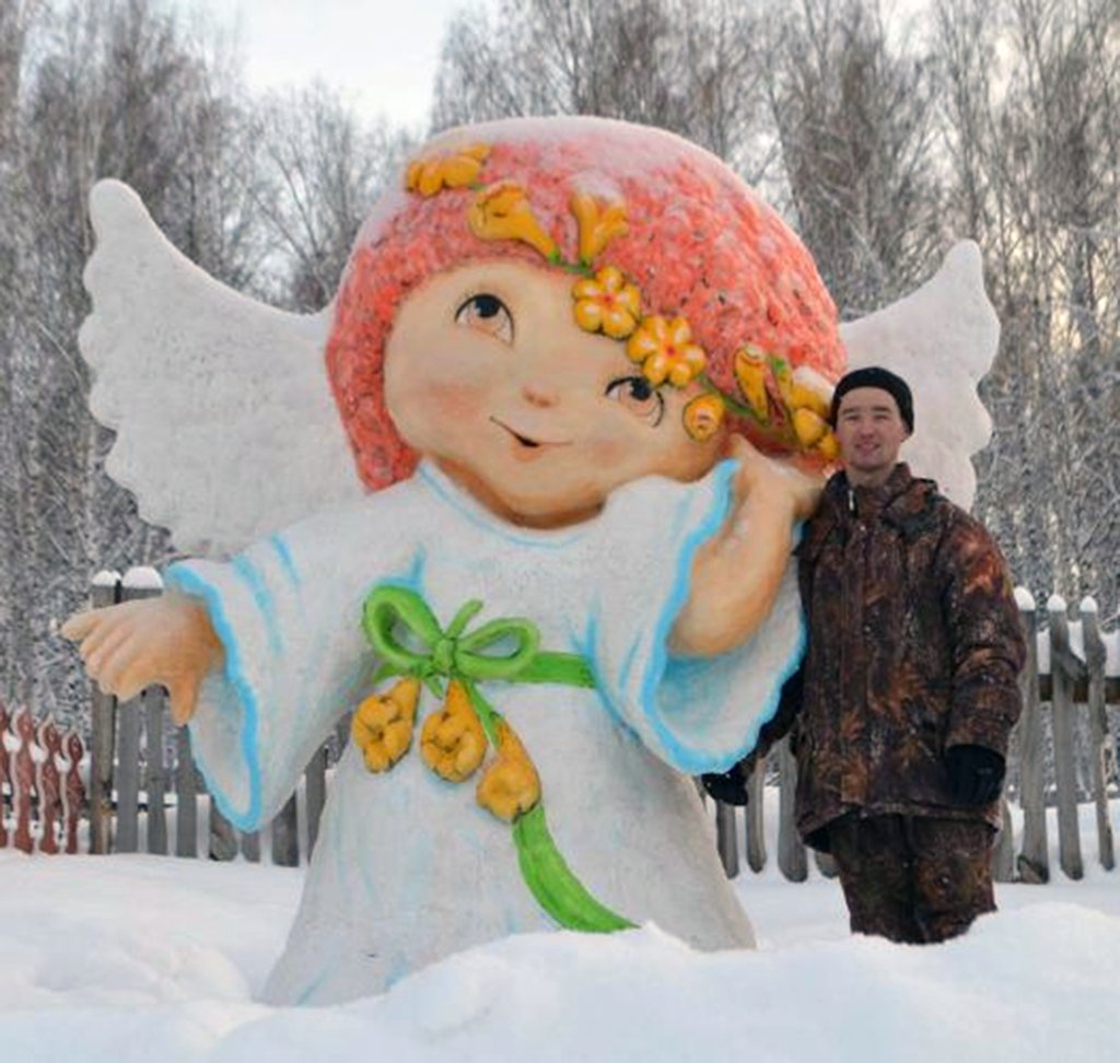 На изготовление каждой снежной фигуры Павел Рябухин тратит  от двух дней  до недели. Фото: Светлана Балашова