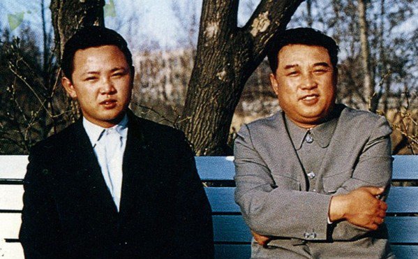 Ким Чен Ир и Ким Ир Сен. Неизвестный фотограф