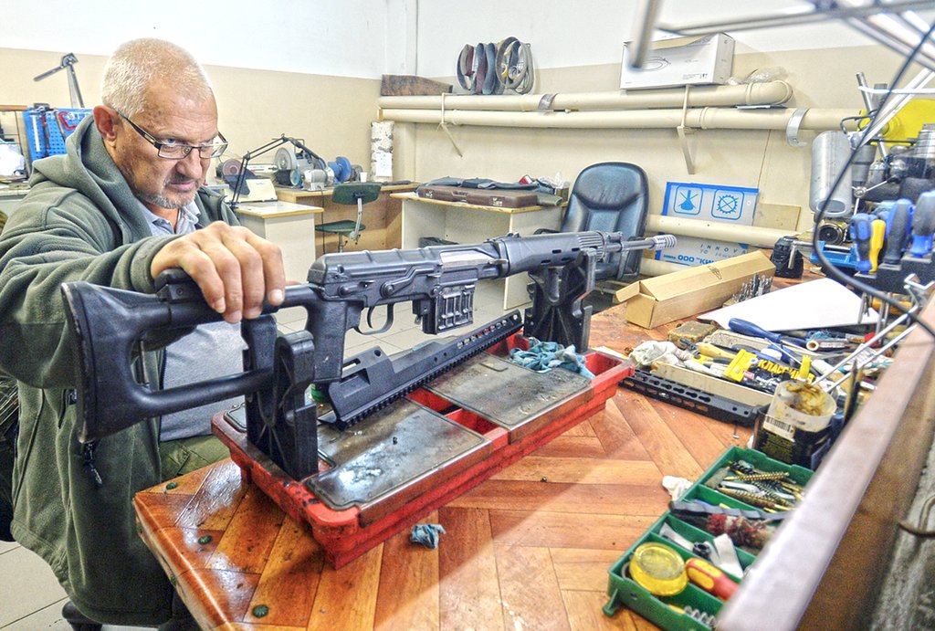 Диагноз оружейника утешителен: ствол вполне подлежит ремонту. Фото: Павел Ворожцов