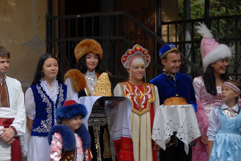Дом народов Урала основали как раз для того, чтобы поводом к общению разных национальностей служили добрые события. Фото Александра Зайцева.